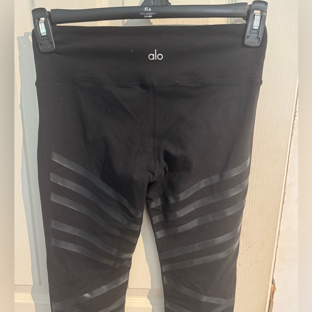 ALO YOGA Airbrush Lineal Diagonal Stripe Leggings in Black Small - Picture 9 of 15